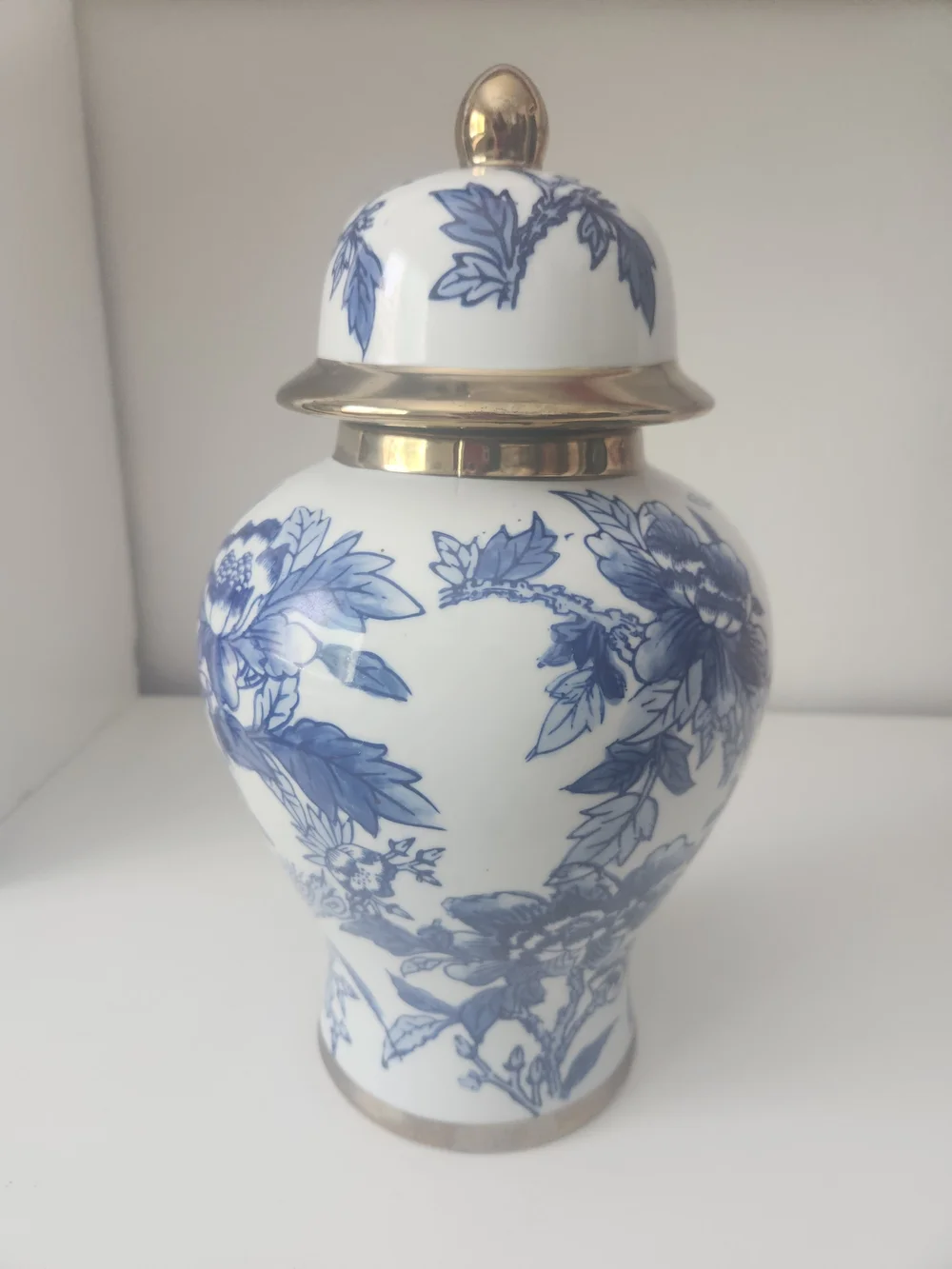 Chinoiserie-style ginger jar blue and white floral pattern w/ a bird Motif 12x6